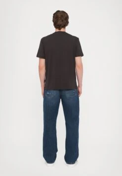 EA7 Emporio Armani TRAIN LOGO SERIES TEE UNISEX - Basic T-shirt - Chocolate Torte -Total Wear Store f18130e9d09c433fb0381f82cc34a9e7