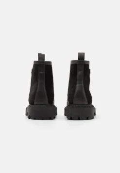 Emporio Armani Bootie - Lace-Up Ankle Boots - Nero -Total Wear Store f1a0a4a441ba4e66b285ea5a1275f620