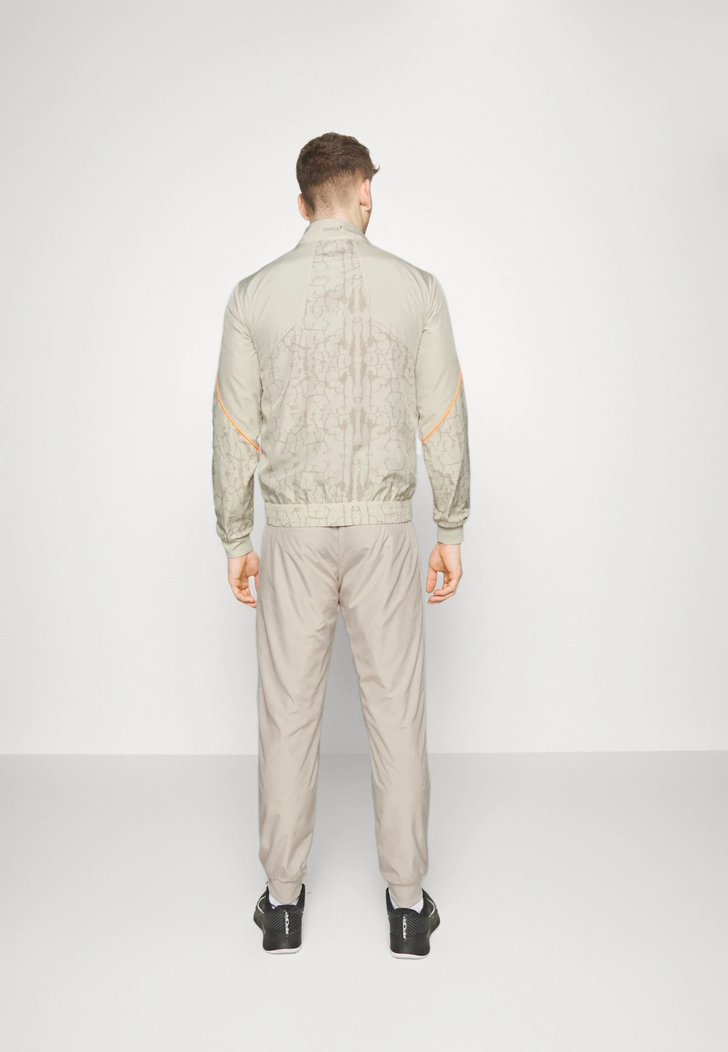 EA7 Emporio Armani Tennis Pro Suit Graphic- Tracksuit - Rainy Day 5 EA7 Emporio Armani Tennis Pro Suit Graphic- Tracksuit - Rainy Day - Image 3