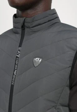 EA7 Emporio Armani TRAIN PREMIUM SHIELD VEST - Waistcoat - Asphalt -Total Wear Store f2213fbeed074eda9c21ac05d1de0145