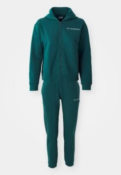 EA7 Emporio Armani TRACKSUIT - Tracksuit - Ponderosa Pine -Total Wear Store f3077d42967f433489af70fd63b36ec0