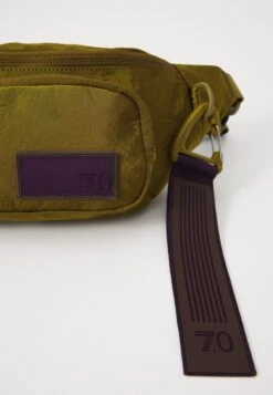 EA7 Emporio Armani TRAIN 7.0 WAISTBAG UNISEX - Bum Bag - Fir Green 10 EA7 Emporio Armani TRAIN 7.0 WAISTBAG UNISEX - Bum Bag - Fir Green -Total Wear Store f384859d07804e5ca19058a5c24eb072