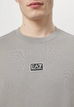 EA7 Emporio Armani Sweatshirt - Sweatshirt - Light Grey -Total Wear Store f5982d7586894717a908239ef6d1705b