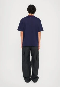 EA7 Emporio Armani TRAIN TAPE UNISEX - Print T-shirt - Evening Blue -Total Wear Store f5d9fcb462b149be98481e3a1f78cc43