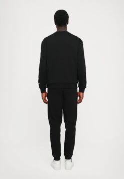 EA7 Emporio Armani TRAIN LOGO UNISEX - Sweatshirt - Black/silver-coloured -Total Wear Store f703b40691cd4aeb9601c20d139ea0e9