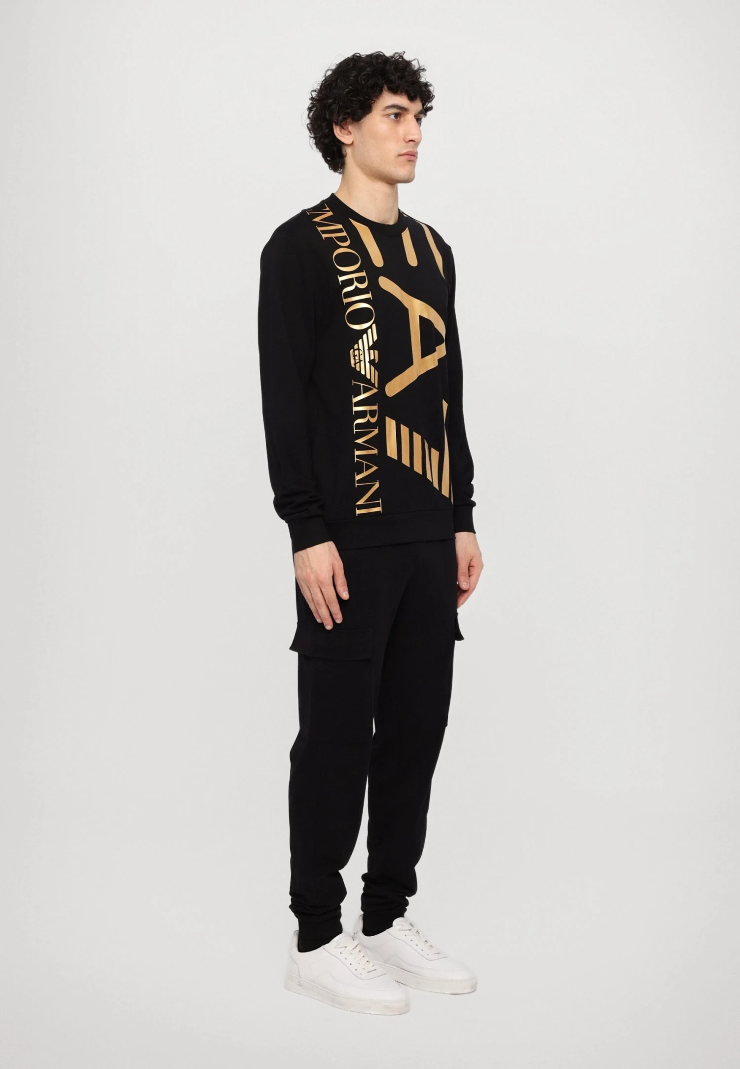 EA7 Emporio Armani TRAIN LOGO SERIES OVERSIZE - Sweatshirt - Black/gold 6 EA7 Emporio Armani TRAIN LOGO SERIES OVERSIZE - Sweatshirt - Black/gold - Image 4