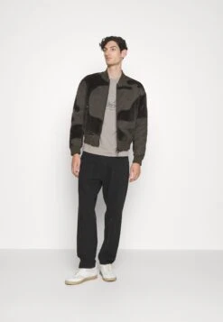 Emporio Armani Print T-Shirt - Greige -Total Wear Store f7a26a09b2194239903ba6382b036736