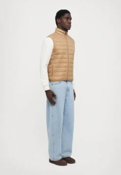 EA7 Emporio Armani TRAIN CORE LIGHT VEST - Waistcoat - Tigers Eye -Total Wear Store f7dceb855b544952a26c8ab21cbc1c4f