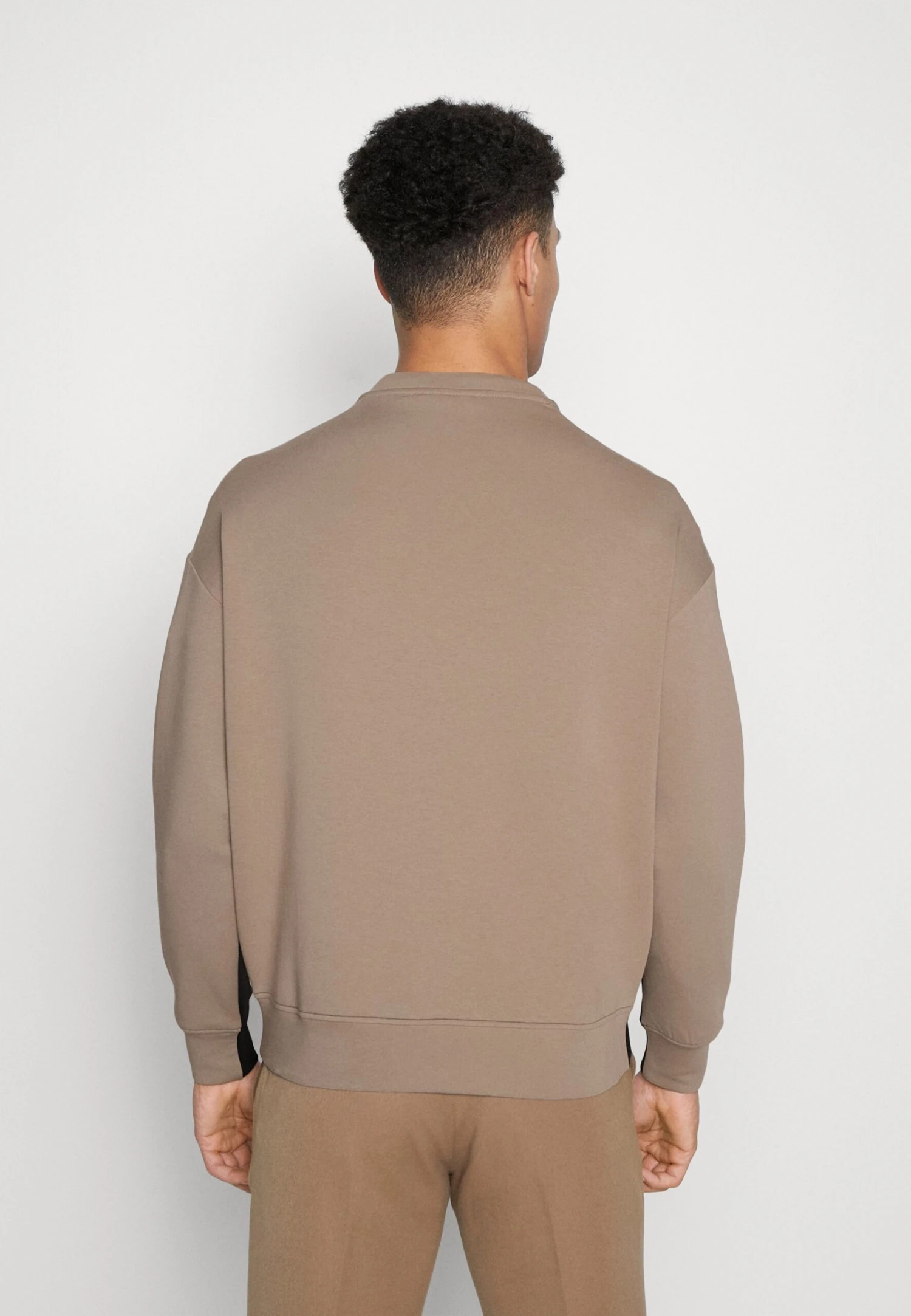 Emporio Armani Sweatshirt - Nero/Incenso 5 Emporio Armani Sweatshirt - Nero/Incenso - Image 3