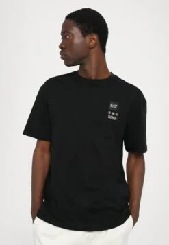 EA7 Emporio Armani TRAIN LOGO OVERSIZE TEE - Print T-shirt - Black -Total Wear Store f834bc365b61470fbab3de1b0ebbeb01