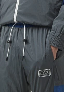EA7 Emporio Armani Tracksuit Set - Tracksuit - Dunkelgrau -Total Wear Store fa0f3c40330249be8879b9f24afa08e2