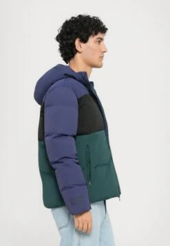 EA7 Emporio Armani TRAIN ATHLETIC COLOUR BLOCK PADDED JACKET - Winter Jacket - Ponderosa Pine 15 EA7 Emporio Armani TRAIN ATHLETIC COLOUR BLOCK PADDED JACKET - Winter Jacket - Ponderosa Pine -Total Wear Store fa22b2d0411346b1bccb741362415e27