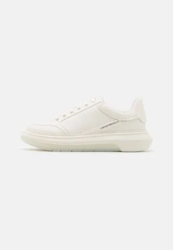 Emporio Armani Most - Trainers - Off White