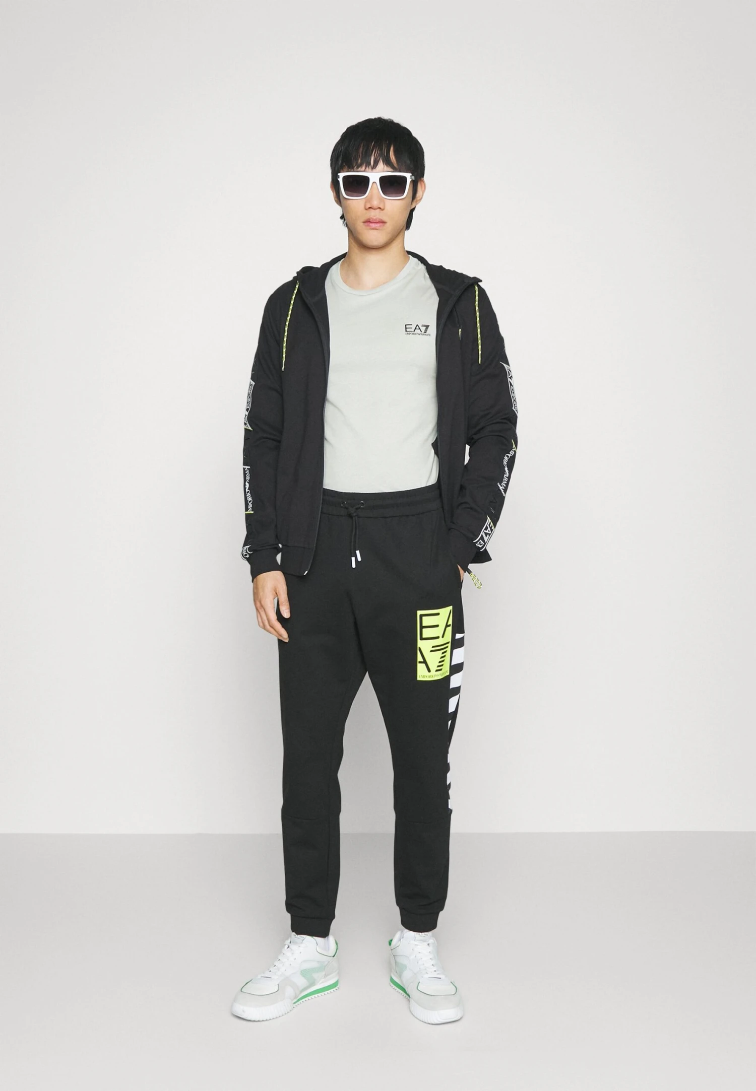 EA7 Emporio Armani Print T-Shirt - Light Grey 4 EA7 Emporio Armani Print T-Shirt - Light Grey - Image 2