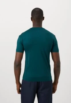 EA7 Emporio Armani TEE - Sports T-shirt - Ponderosa Pine -Total Wear Store fd2ef0b87f8942da8a7af2c8f6226cd3