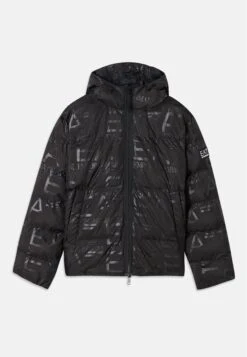 EA7 Emporio Armani MOUNTAIN HOODED JACKET LOGO REPEAT - Winter Jacket - Black 16 EA7 Emporio Armani MOUNTAIN HOODED JACKET LOGO REPEAT - Winter Jacket - Black -Total Wear Store fd7bd4d56b8245c1ab8af5f946d41f1c