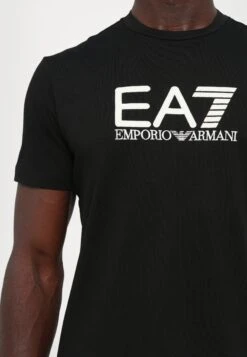 EA7 Emporio Armani TRAIN VISIBILITY TEE - Print T-shirt - Black/cream -Total Wear Store fdbef07bee6646d8b2e8d48072541612