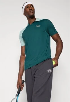 EA7 Emporio Armani TENNIS PRO COLORBLOCK - Polo Shirt - Ponderosa Pine -Total Wear Store ff6f3eff43ef4d60b836b55fbc61b21f